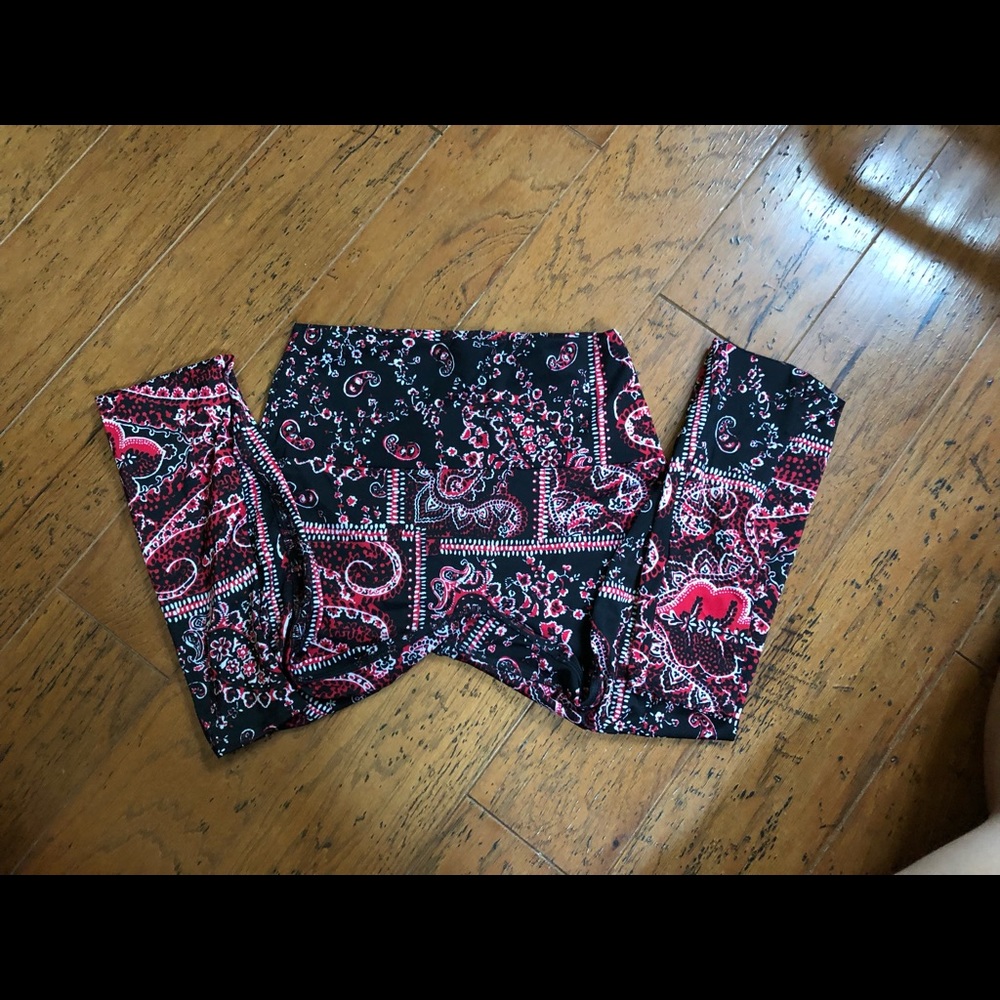 K DEER handkerchief print leggings. Size M